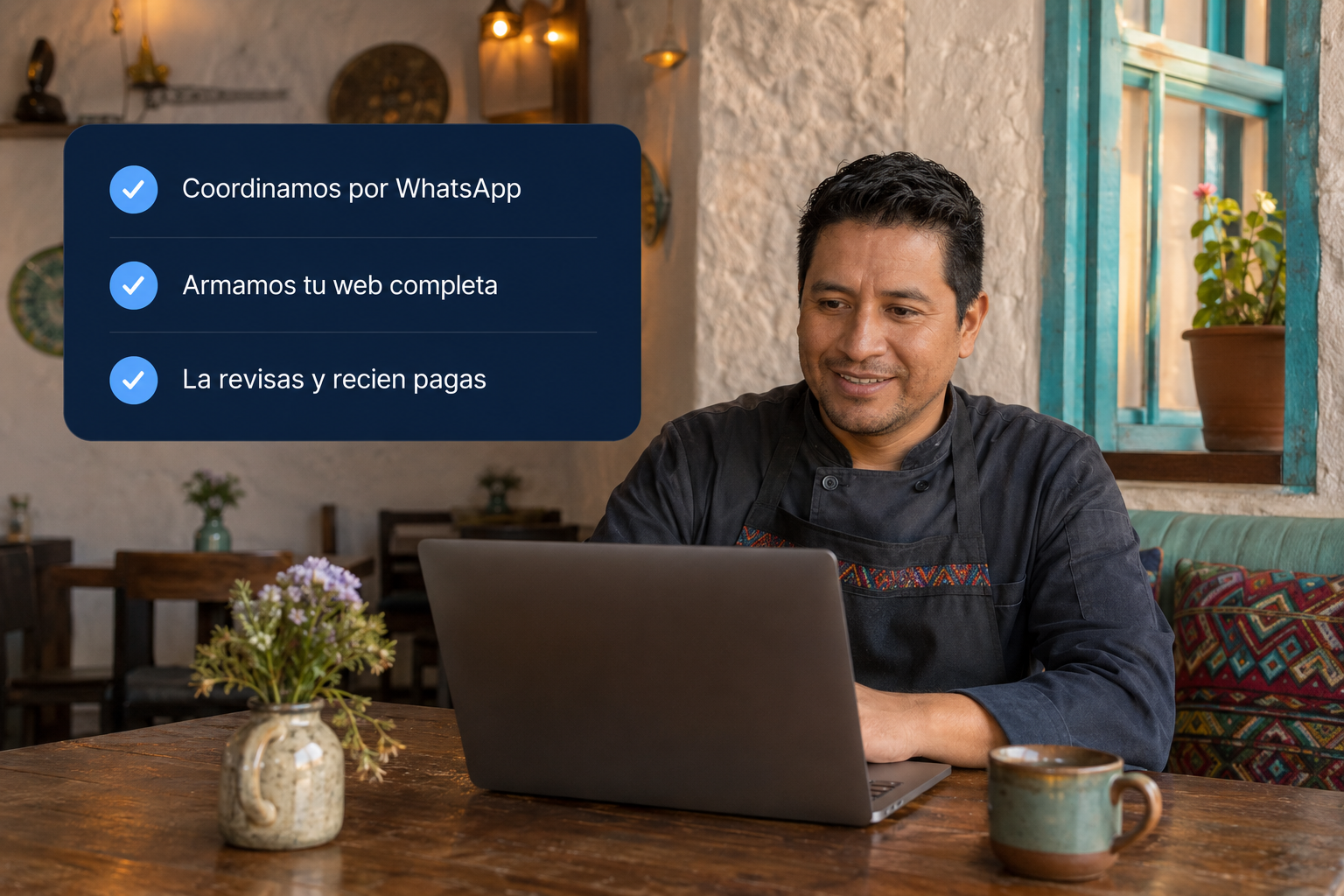 Dueño de restaurante cusqueño coordinando su web por WhatsApp